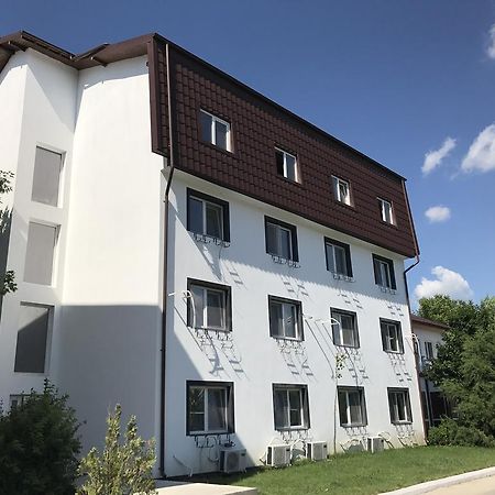 Pensiunea Otopeni Hotel Exterior photo